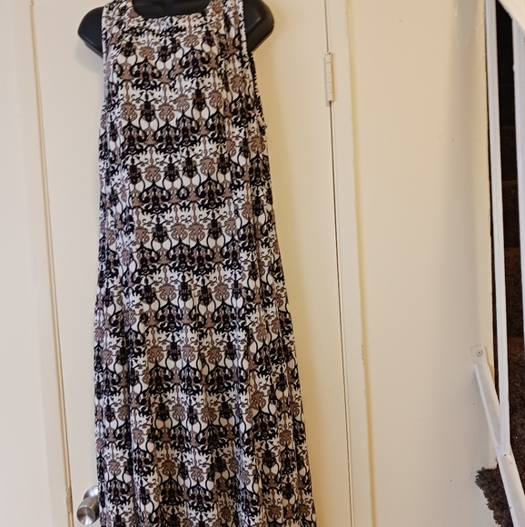 HAANI WOMAN DRESS 2Xcolors white, black , brown, pattern designs. - Picture 1 of 9